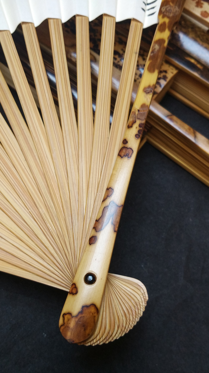 蝴蝶斑竹留青云纹折扇