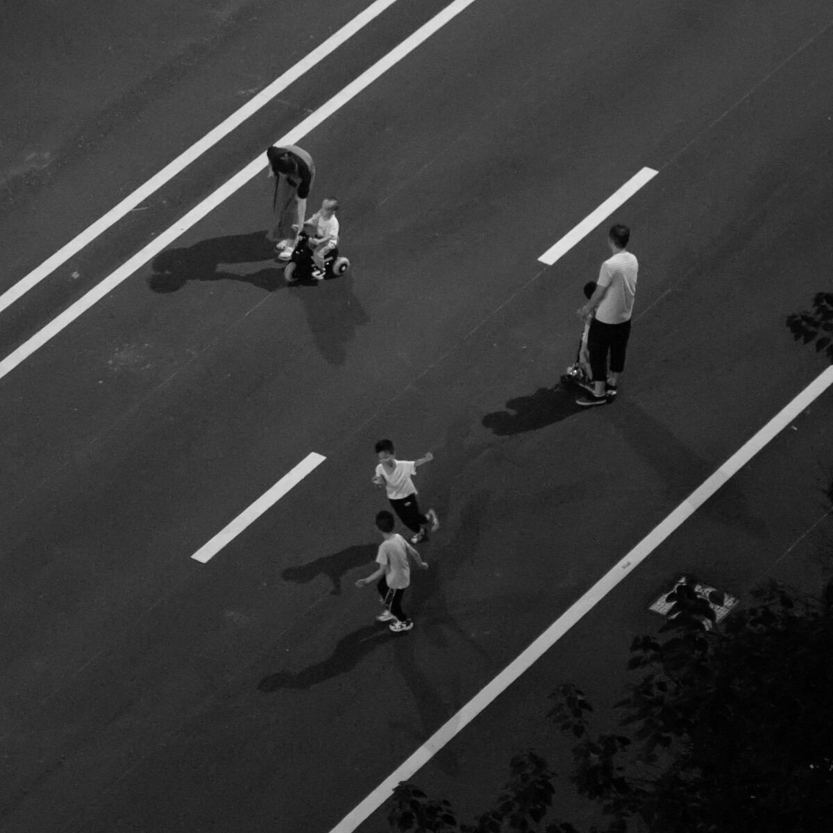 2021.08.09 苏州 吴中区仁泰花园家中拍摄楼下街道。三对陪伴。
