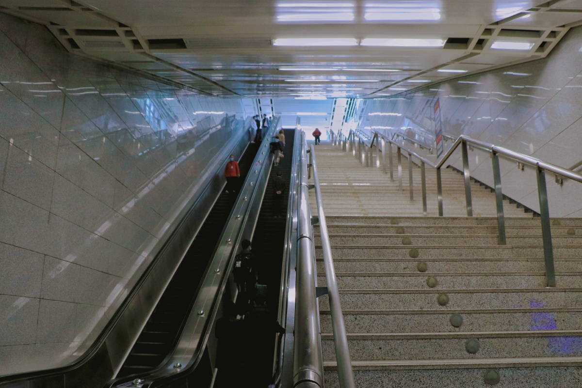 1/1地铁百态蓝色是最温暖的颜色分享决定性瞬间带我看看,你的城市我的