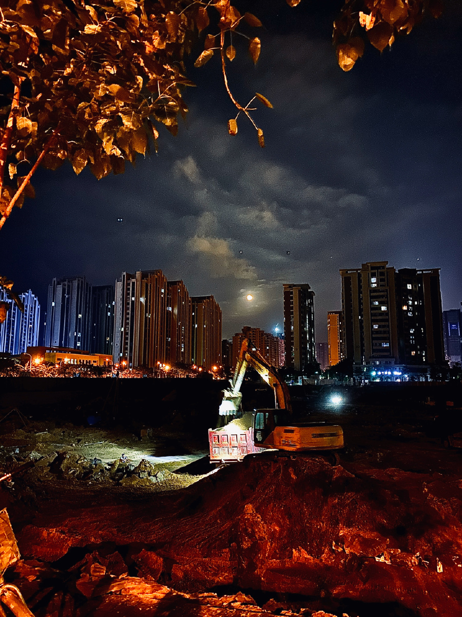 手机拍摄街景,建筑工地的夜晚.