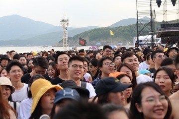 1904926