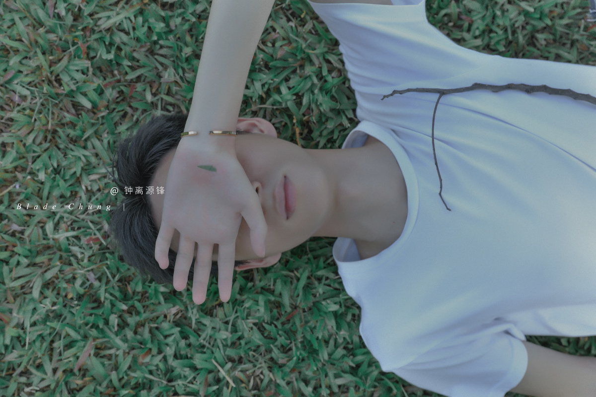 一组摄影小白拍摄的森系男孩写真