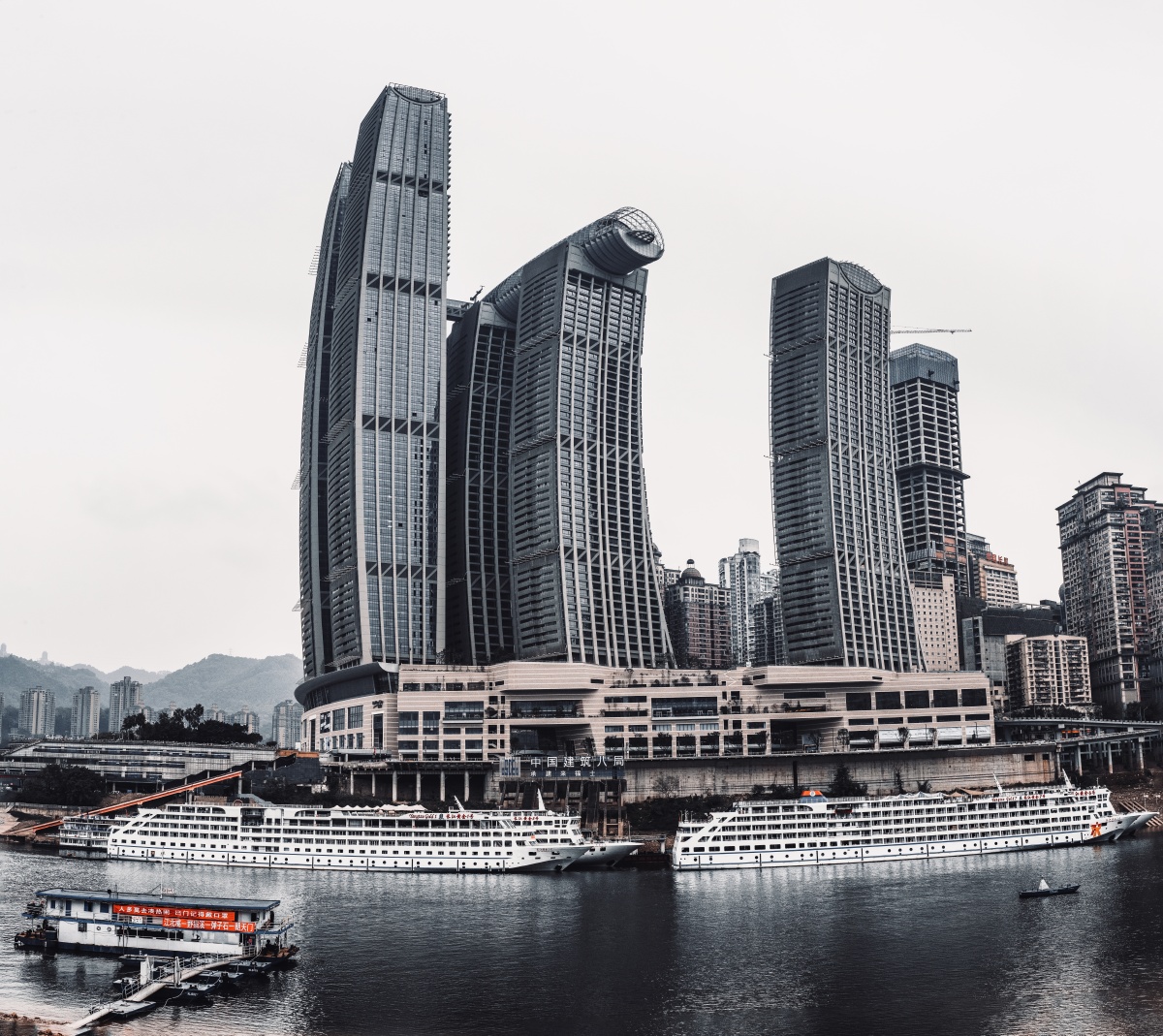 重庆扬帆起航朝天门码头和来福士广场