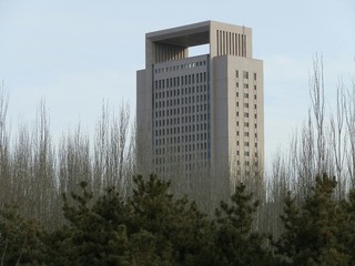 1136568