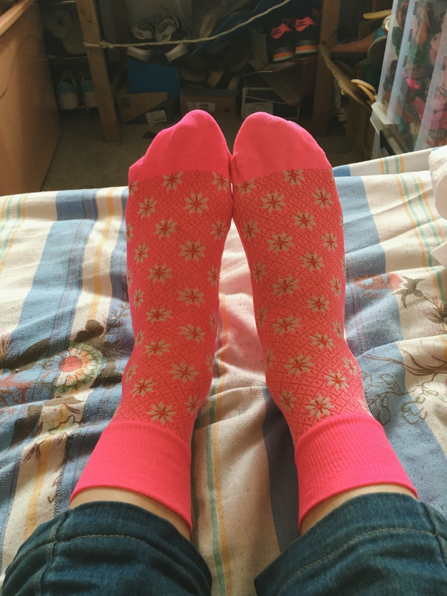 粉红色雪花图案尼龙袜越看越喜欢的袜子