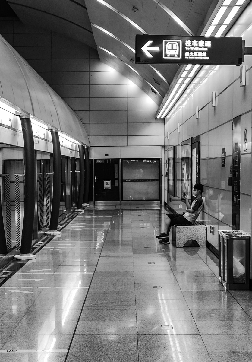 『候』喧嚣的城市寂静的夜涌动的人潮孤独的我