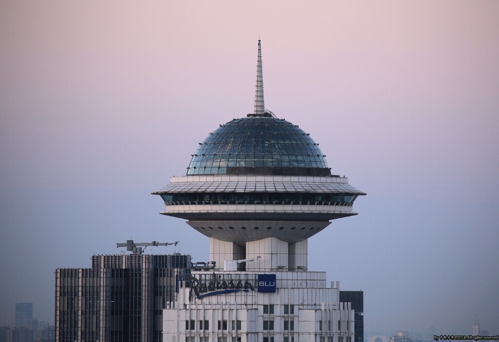 南京西路新世界附近很醒目的建筑,或为永新广场?