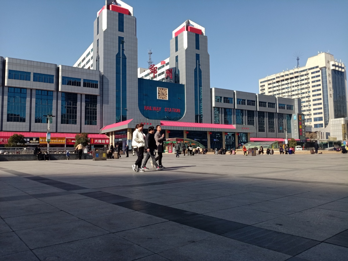 郑州火车站春节后的火车站广场车站广场