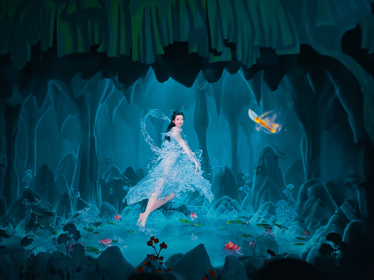 方特东方神话中的声光show所有的人物都是投影产生的栩栩如生