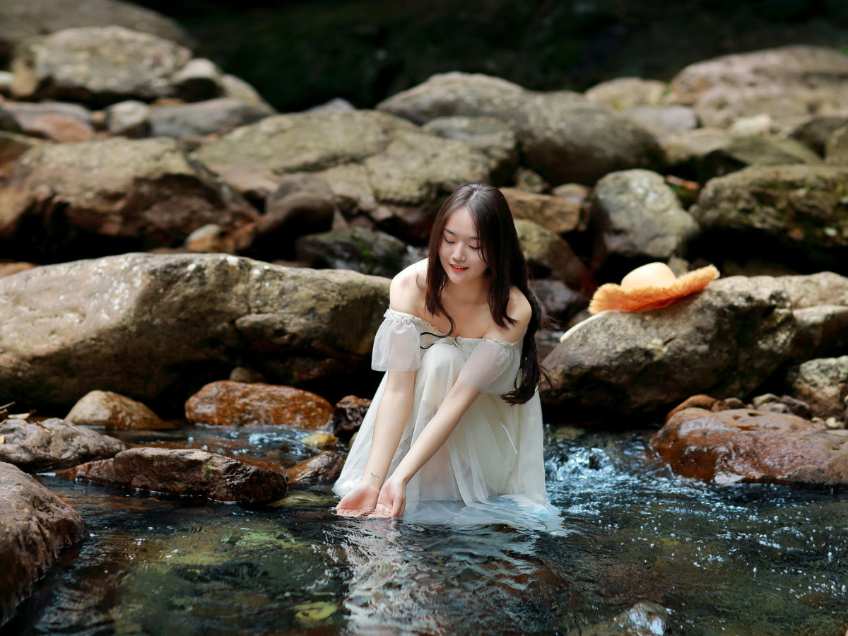 溪水人像出镜佳佳摄影磊落拍摄于宁波市海曙区龙观乡期待您继续关注我