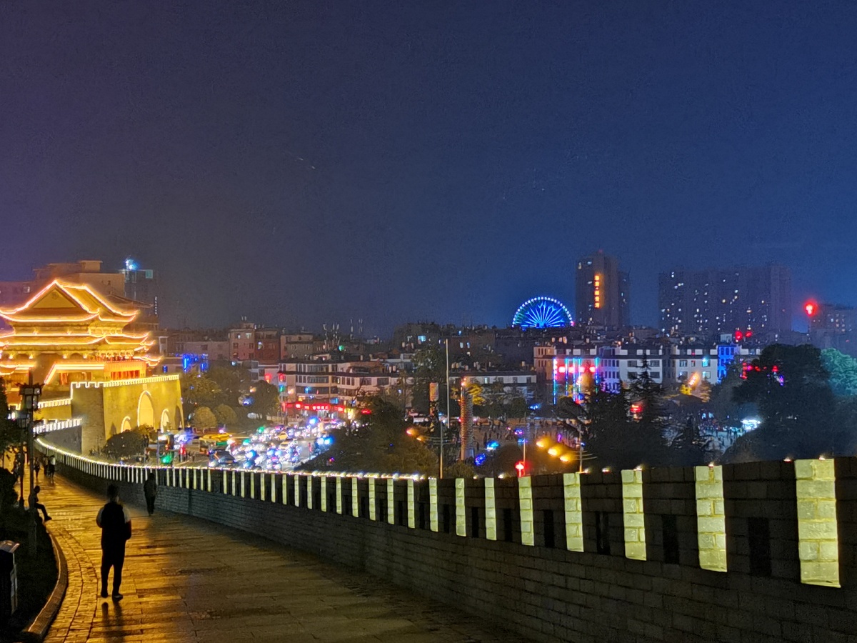 来源于荣耀20pro地址云南曲靖南城门夜景希望大家喜欢