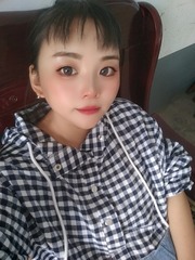 2573122