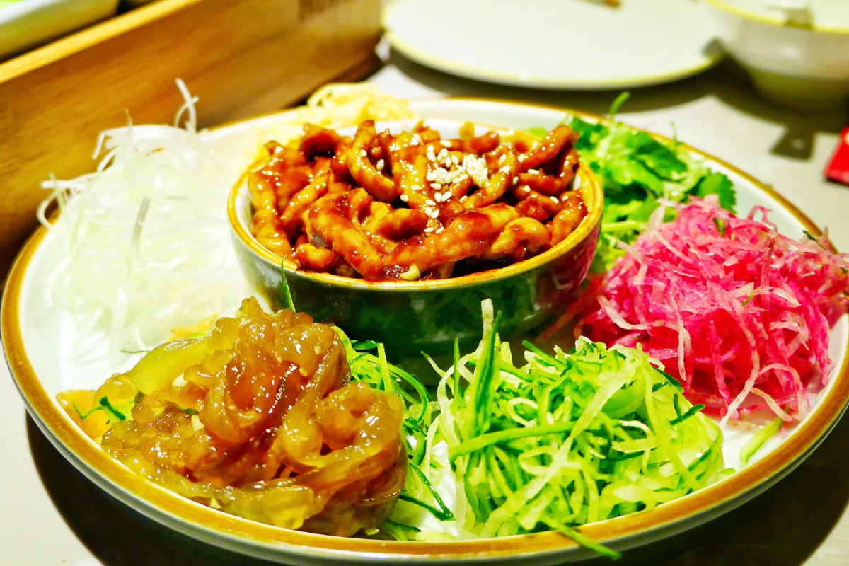 京菜代表北京烤鸭京酱肉丝