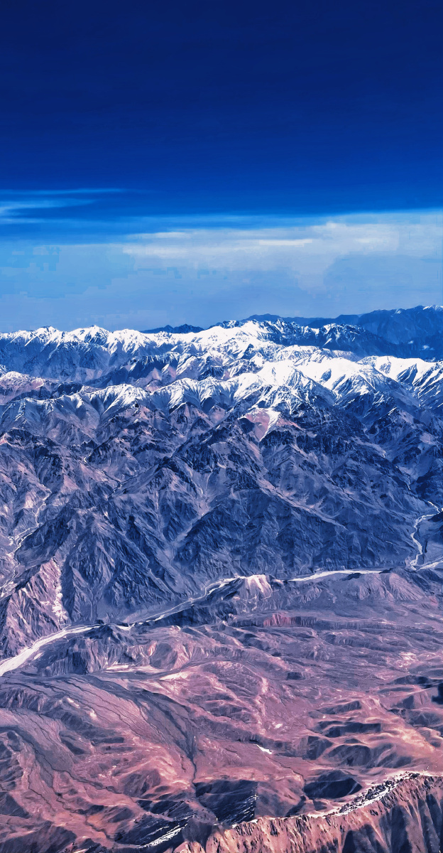 手机航拍祁连山雪峰
