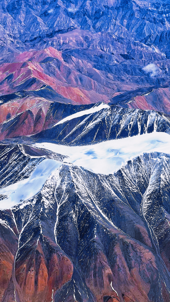 手机航拍祁连山雪峰