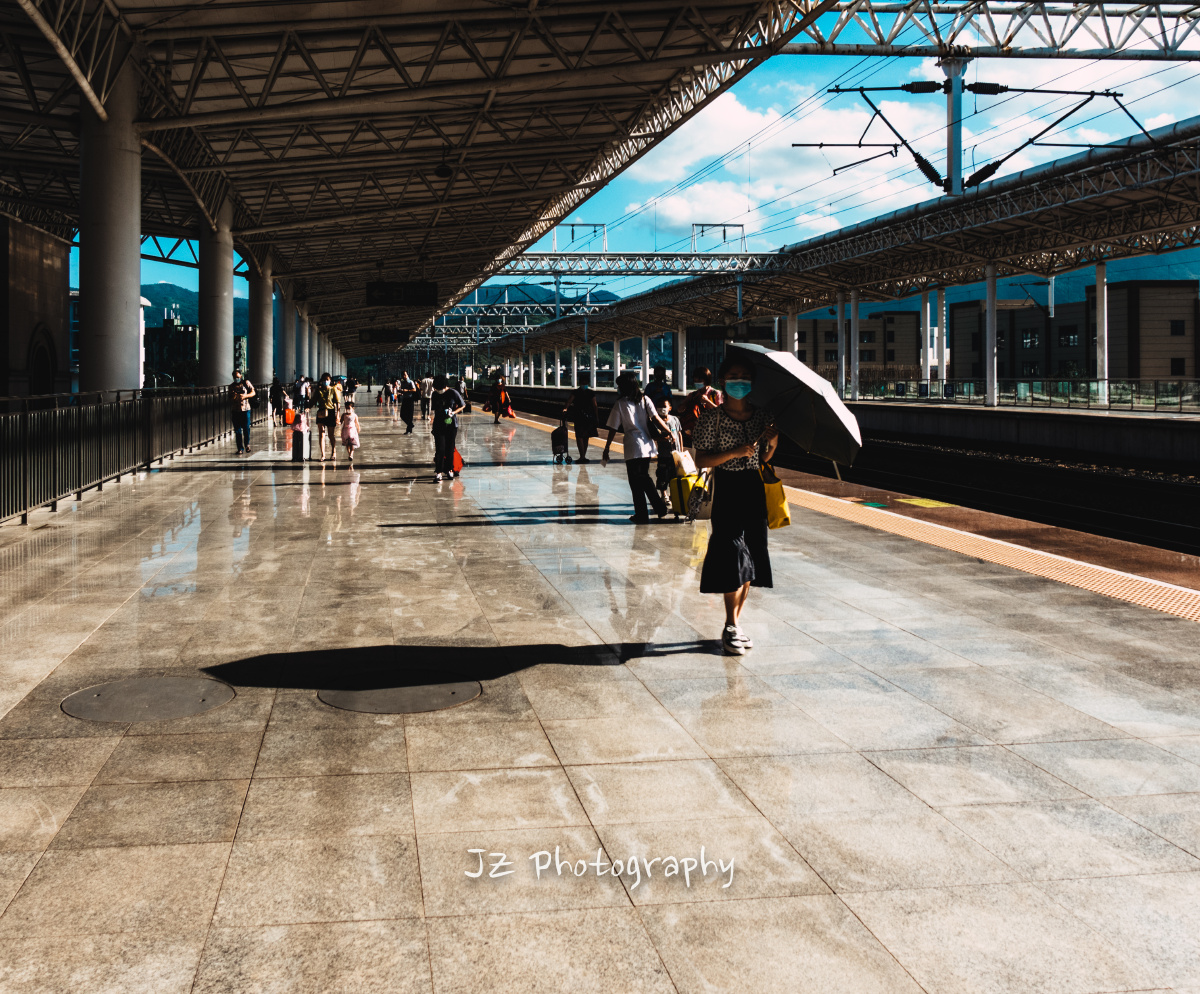 街头摄影光影系列罗源高铁站