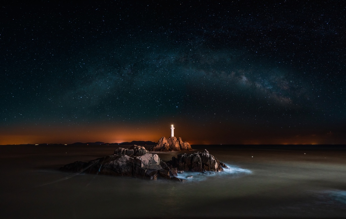 舟山东极岛第一灯塔夜景