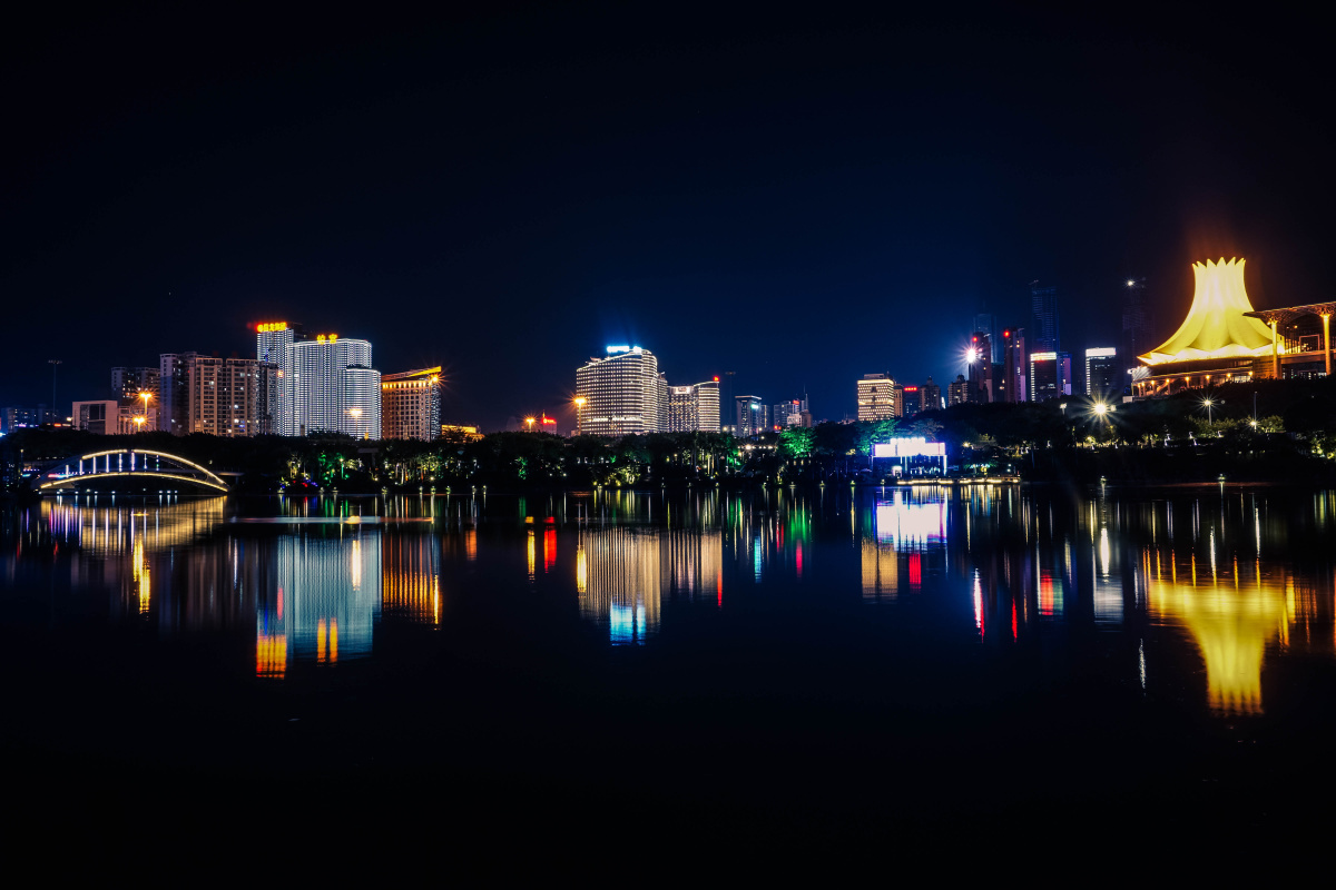 南宁民歌湖酒吧街夜拍