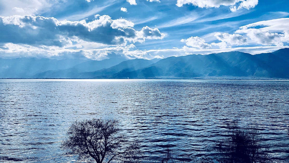 97有点魔幻的大理洱海… - 少爷带你去旅行 - 图虫