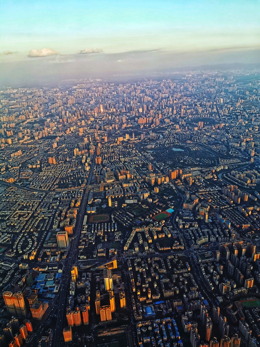 成都余辉下的西南财经大学