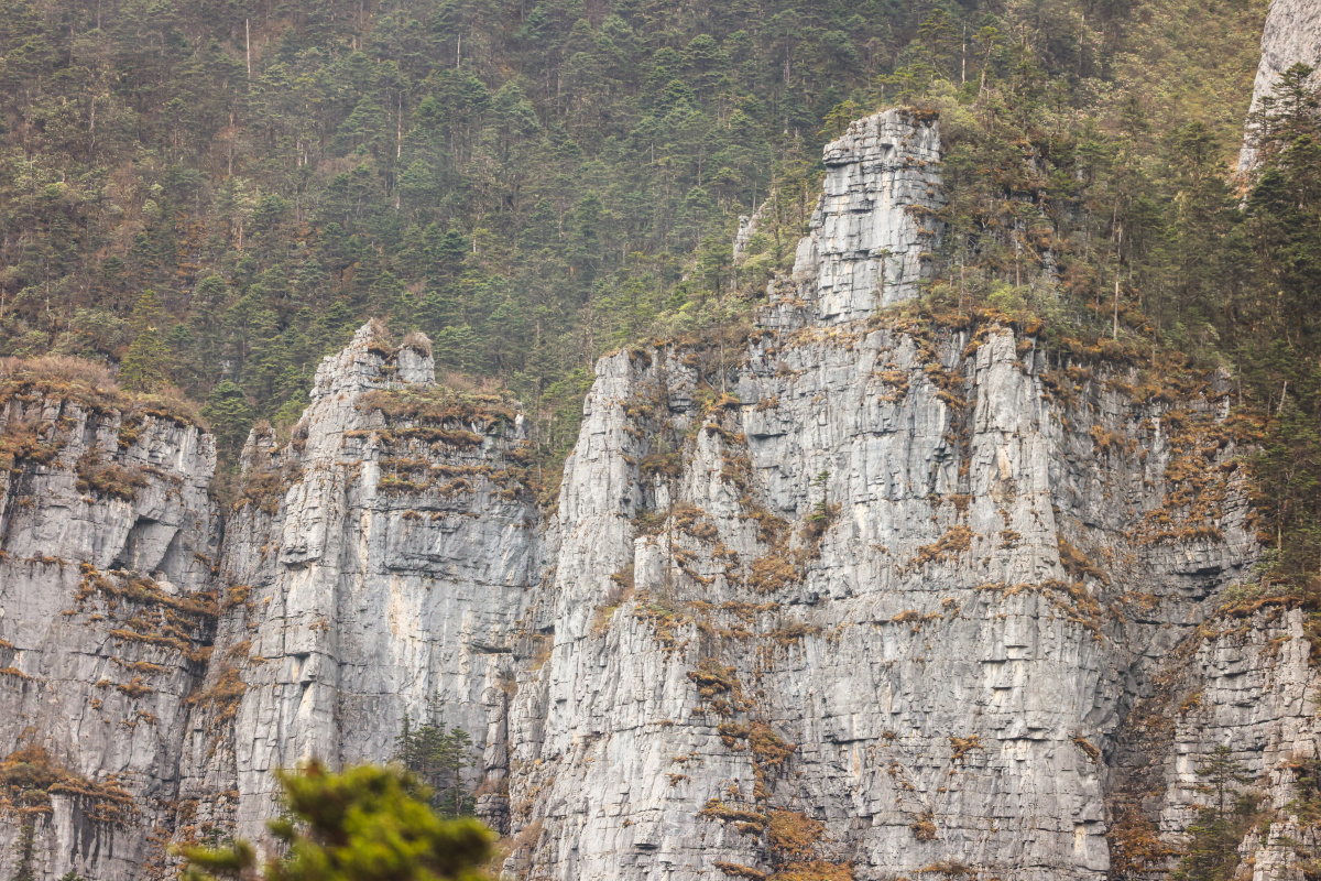 高山峡谷,悬崖峭壁,美不胜收. - 周宁