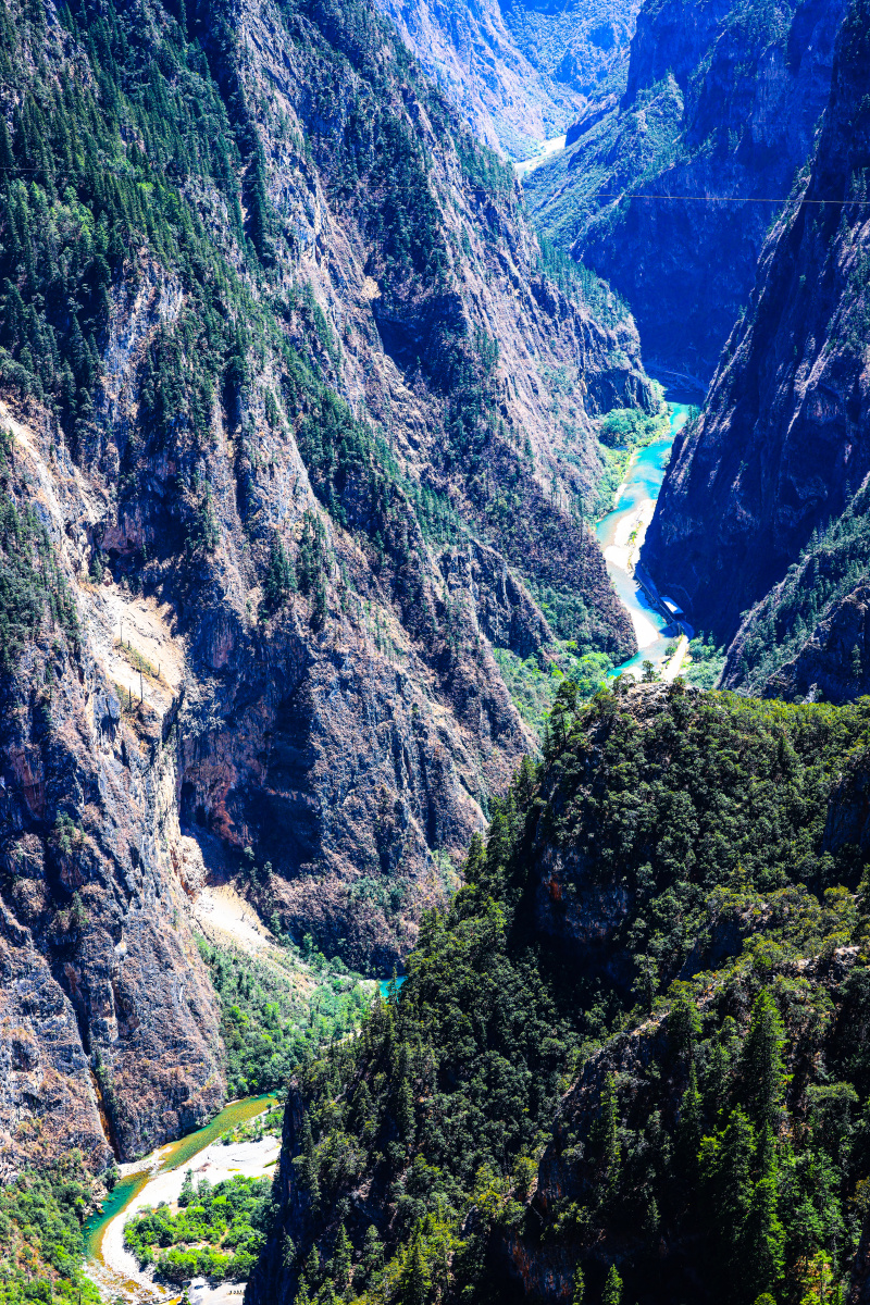 巴拉格宗俯瞰香格里拉大峡谷