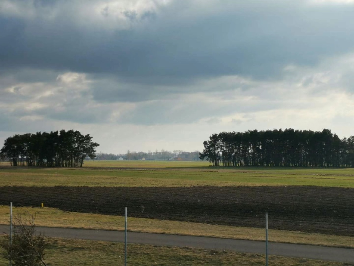 德国a1高速东欧大平原疫情封锁下高速公路空空荡荡