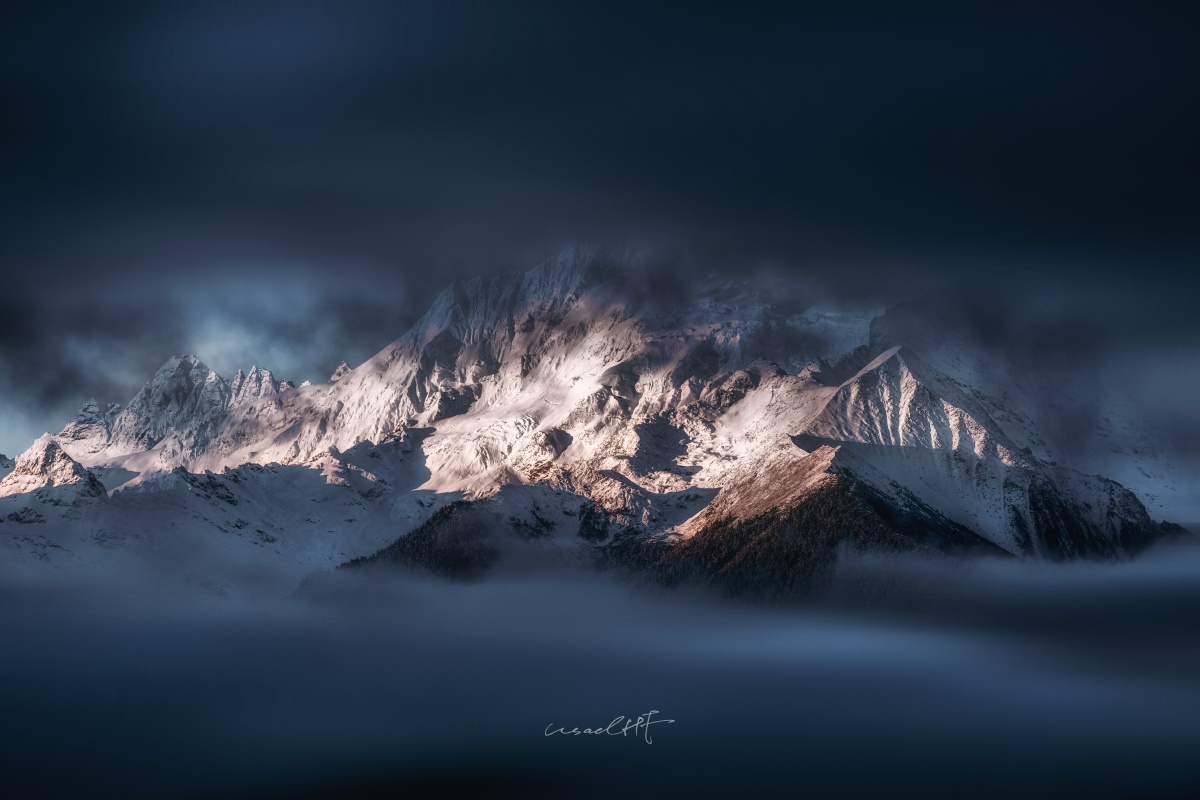 云霞明灭或可睹