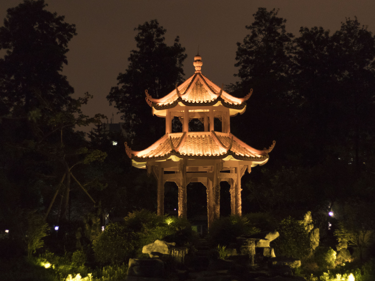 川大望江校园夜景,悠闲安逸