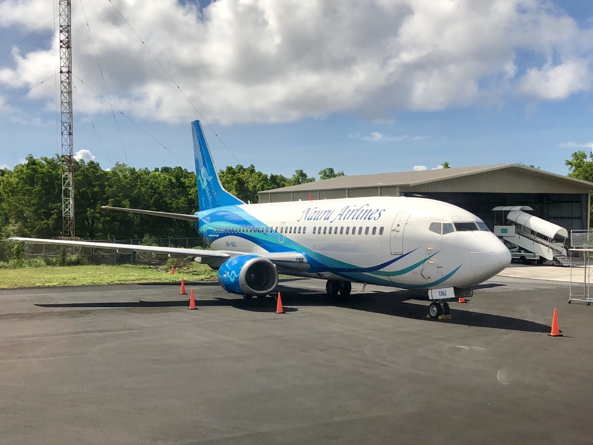 瑙鲁航空波音737客机在密克罗尼西亚联邦波纳佩机场, - flying4ever
