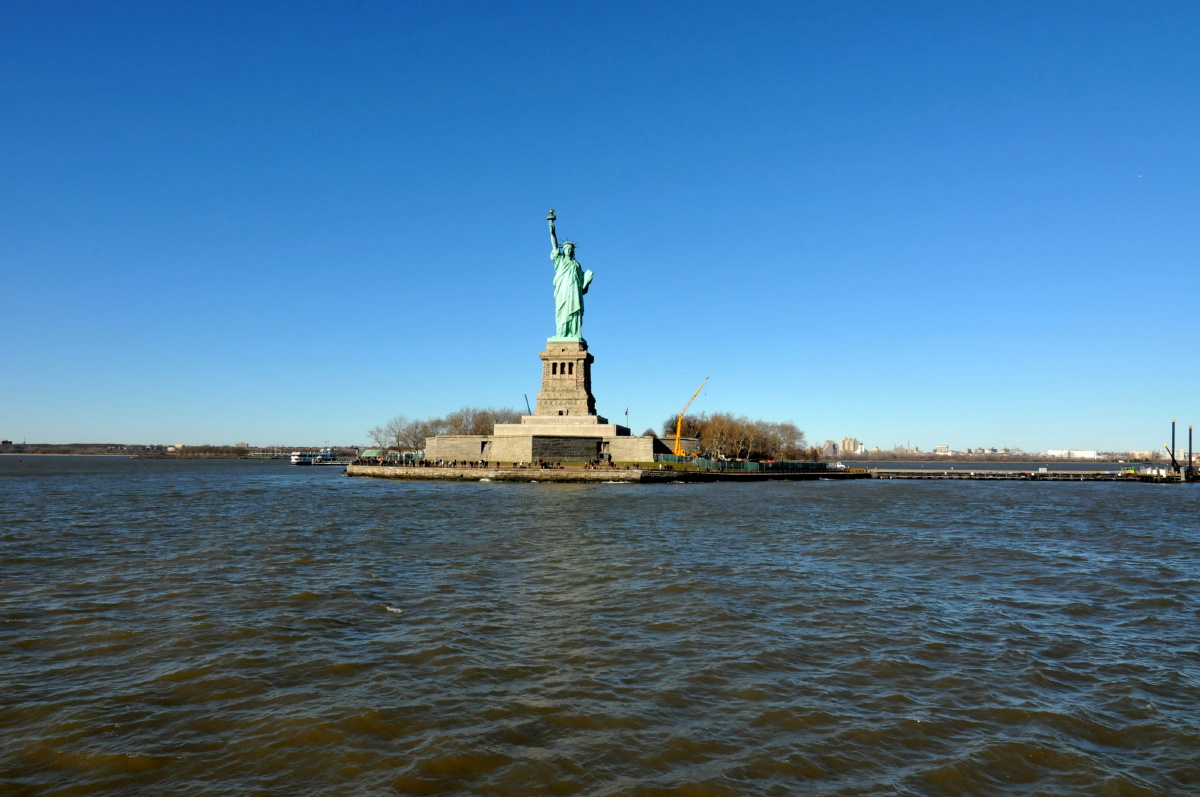 纽约曼哈顿哈德逊河河口风光
