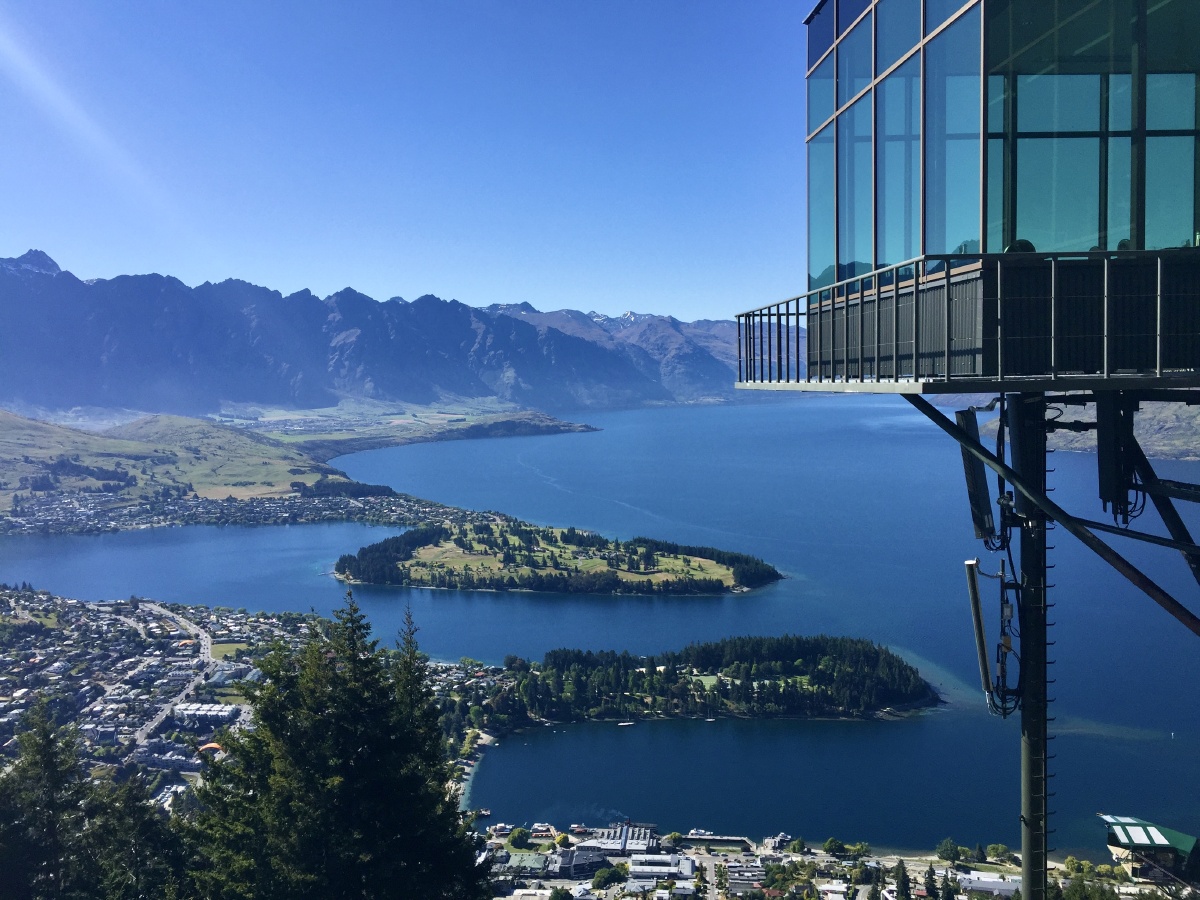 新西兰皇后镇从天空缆车俯瞰瓦卡蒂普湖