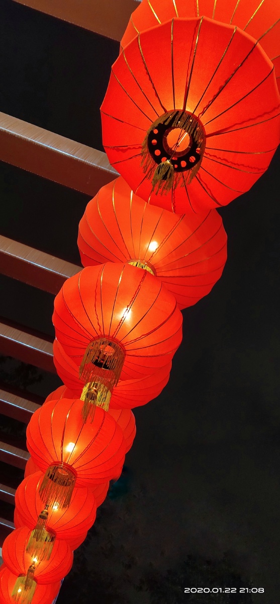 年味大红灯笼高高挂红红火火迎新春