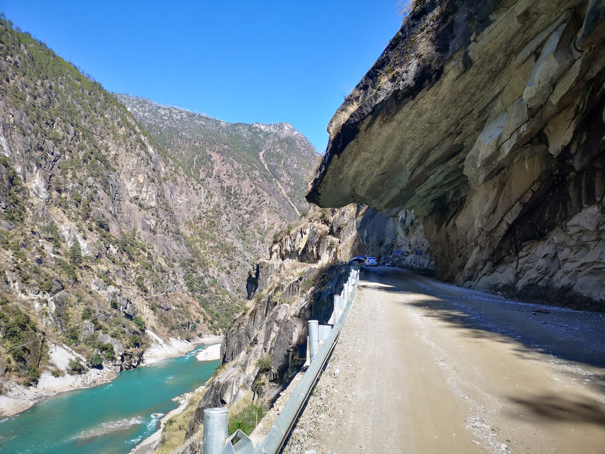 丙察察风物之天险老虎嘴