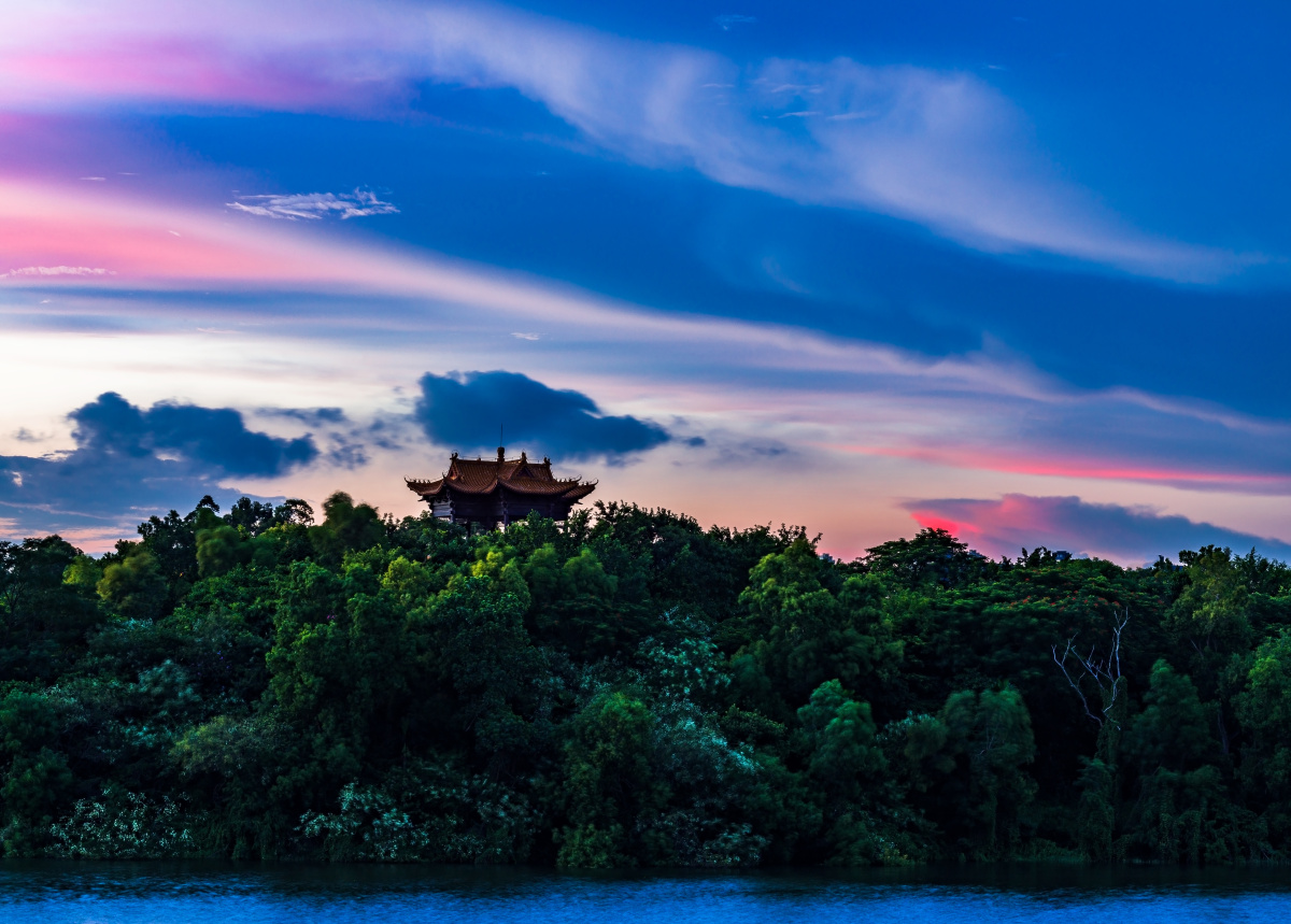 深圳坪山区天峦湖
