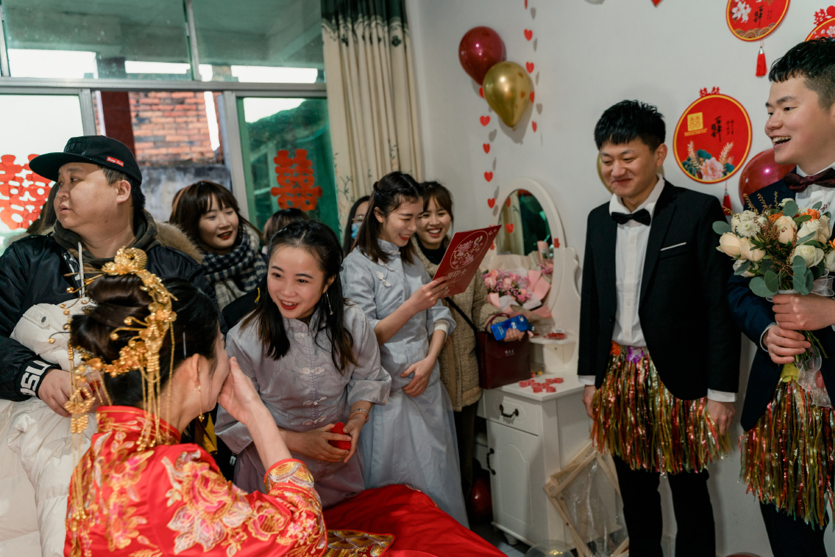 这是一对来自成都大邑的新人结婚当天到处都洋溢着幸福的味道在新人的