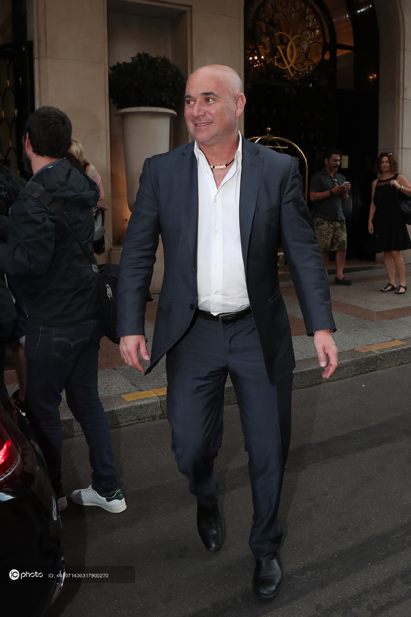 阿加西格拉芙为浪琴表站台网坛传奇伉俪恩爱有加