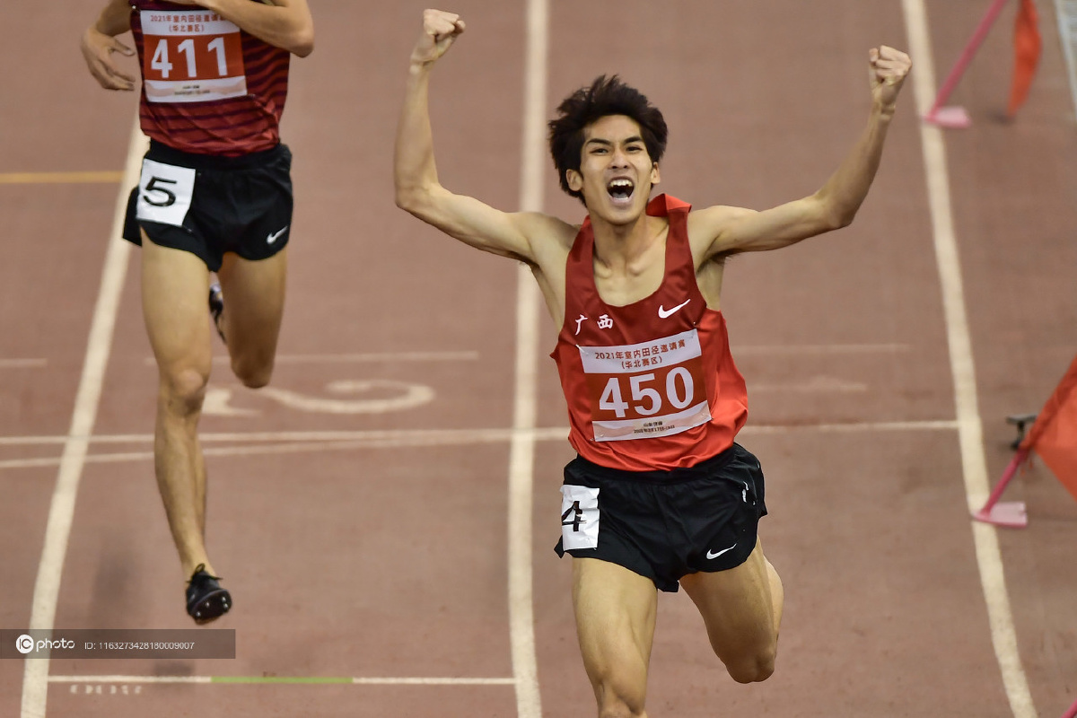 2021室内田径邀请赛华北赛区男子800米预赛刘德助打破全国室内纪录