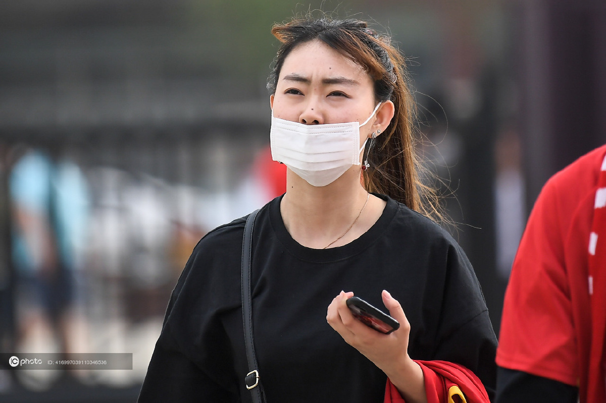 2018中超联赛第8轮长春亚泰vs上海上港亚泰女球迷场外等候