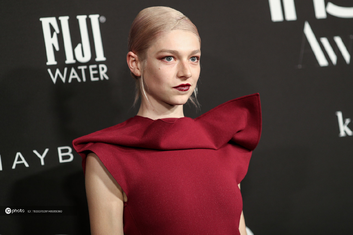 hunterschafer酒红色荷叶边礼服裙厚底靴前卫先锋