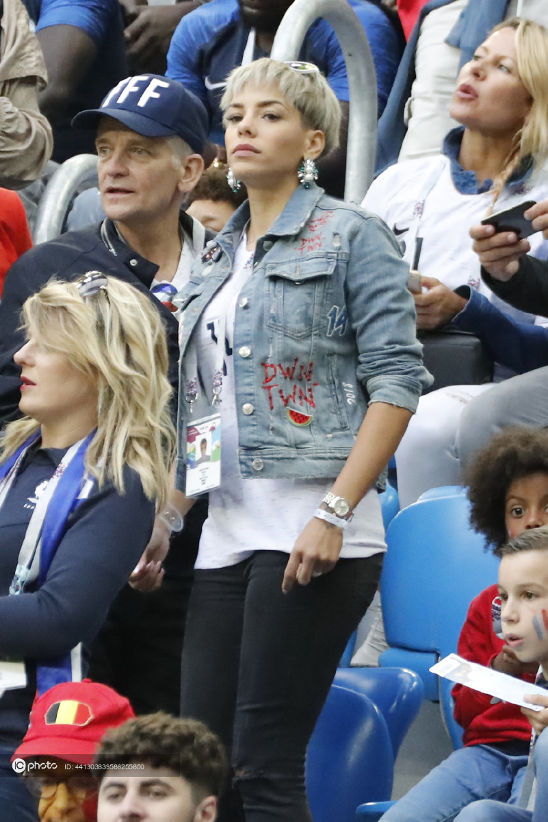 2018世界杯半决赛法国vs比利时马图伊迪爱妻看台观战