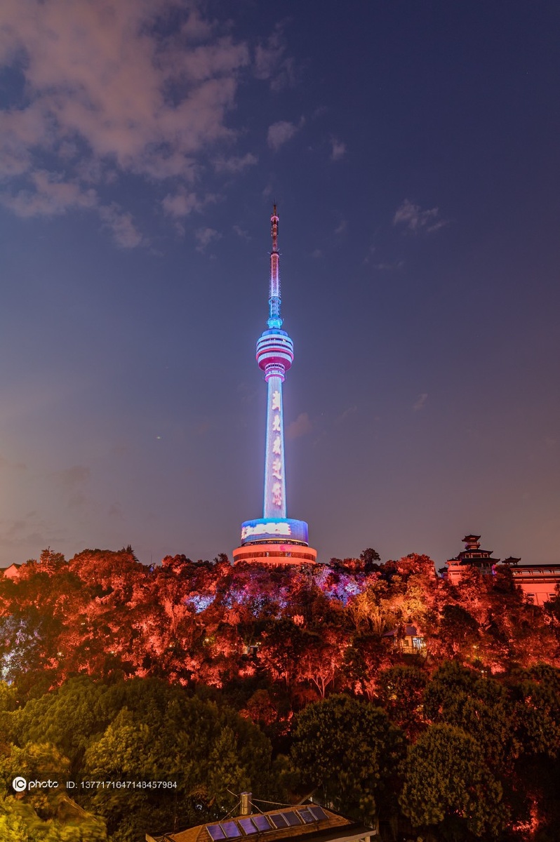 独家武汉市龟山电视塔灯光秀夜景