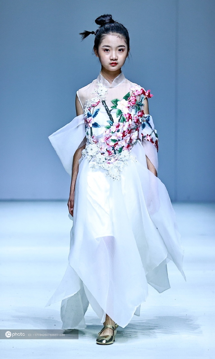 2021秋冬中国国际时装周三寸盛京张彦