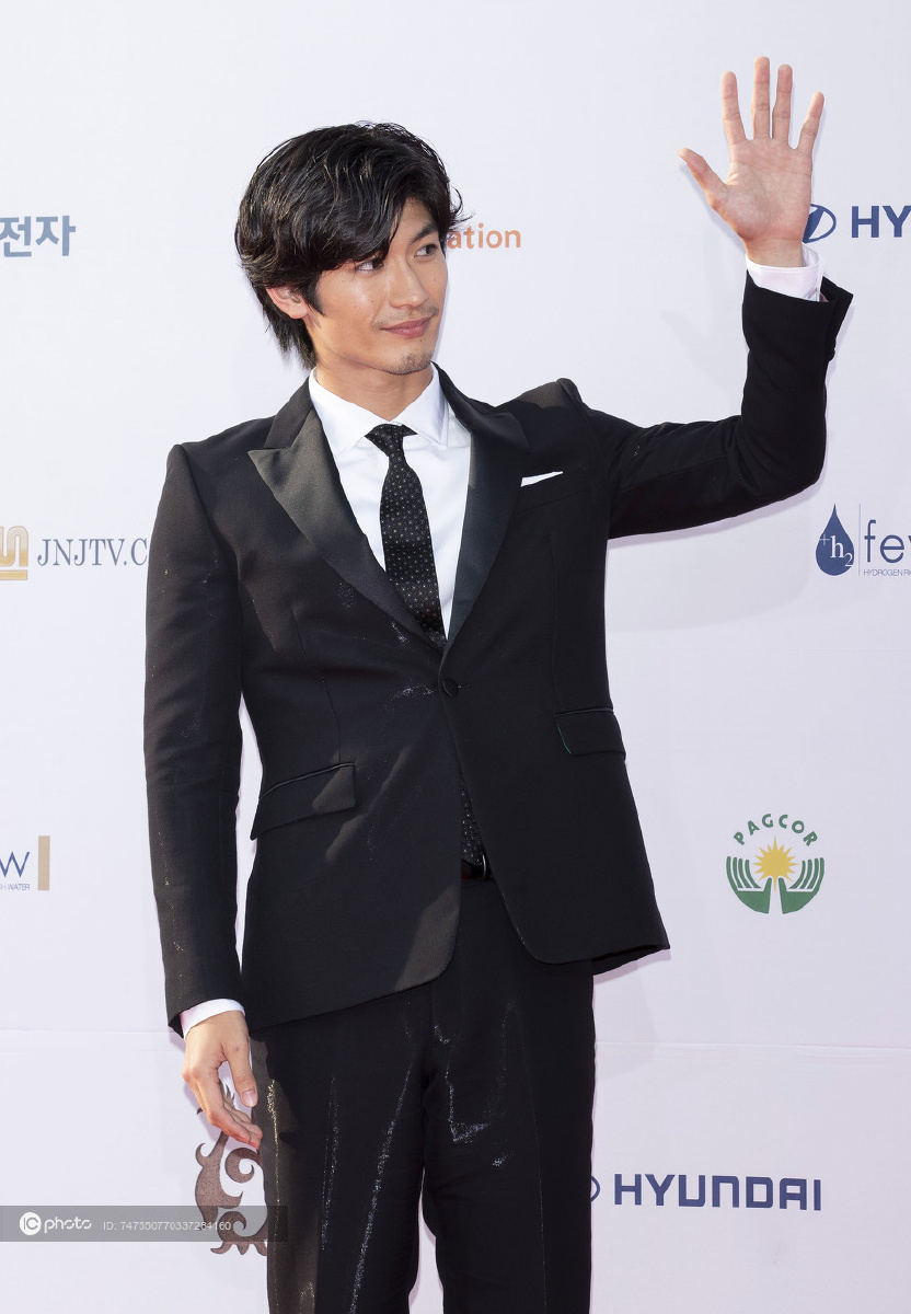 2019年首尔国际戏剧奖鲁敏宇池昌旭三浦春马三大颜值山脉亮相