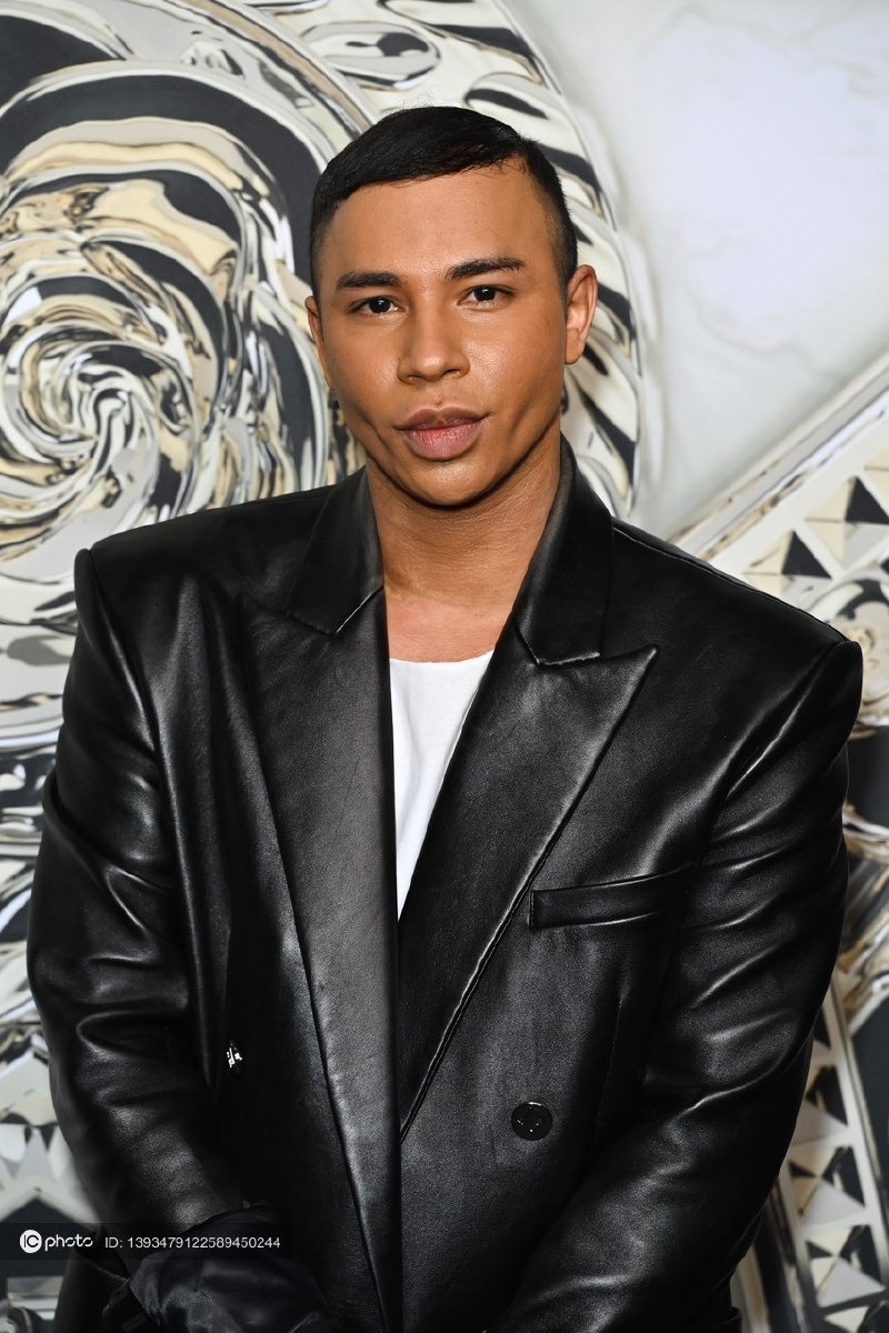 balmain设计总监olivierrousteing黑色皮西装墨镜dior马鞍包干练酷感