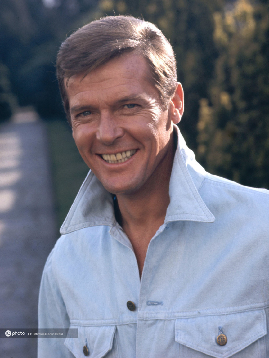 演员罗杰摩尔rogermoore