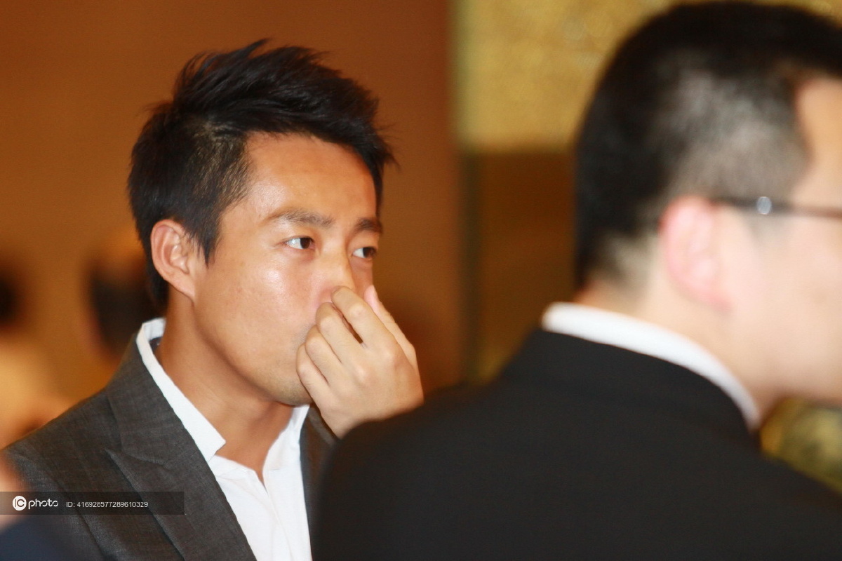 明星丑态打喷嚏擤鼻涕挖鼻屎爽歪歪