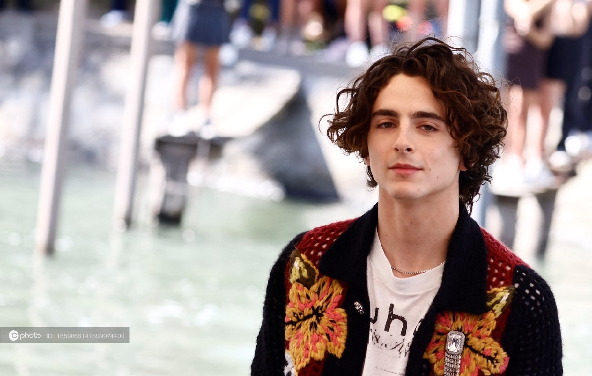 "甜茶"提莫西-查拉梅印花外套 军绿色休闲裤 马丁靴随性帅气 - ic