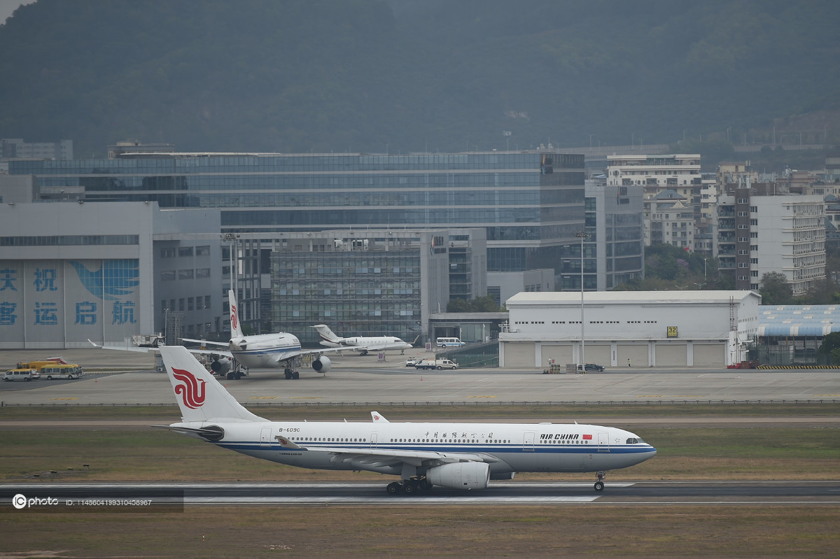 独家深圳宝安国际机场飞机起降忙国际航空枢纽建设加快进行中