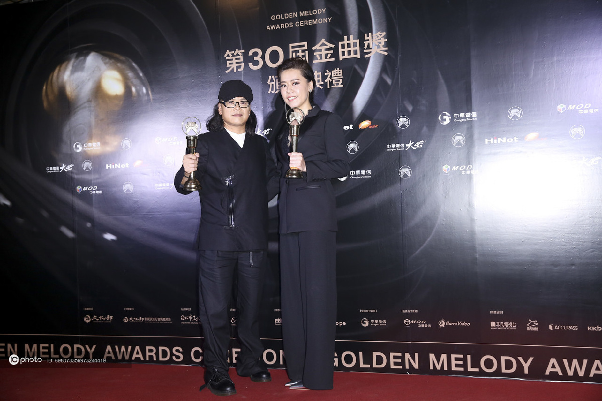 独家第30届金曲奖后台最佳男女歌手流氓阿德江惠仪同框